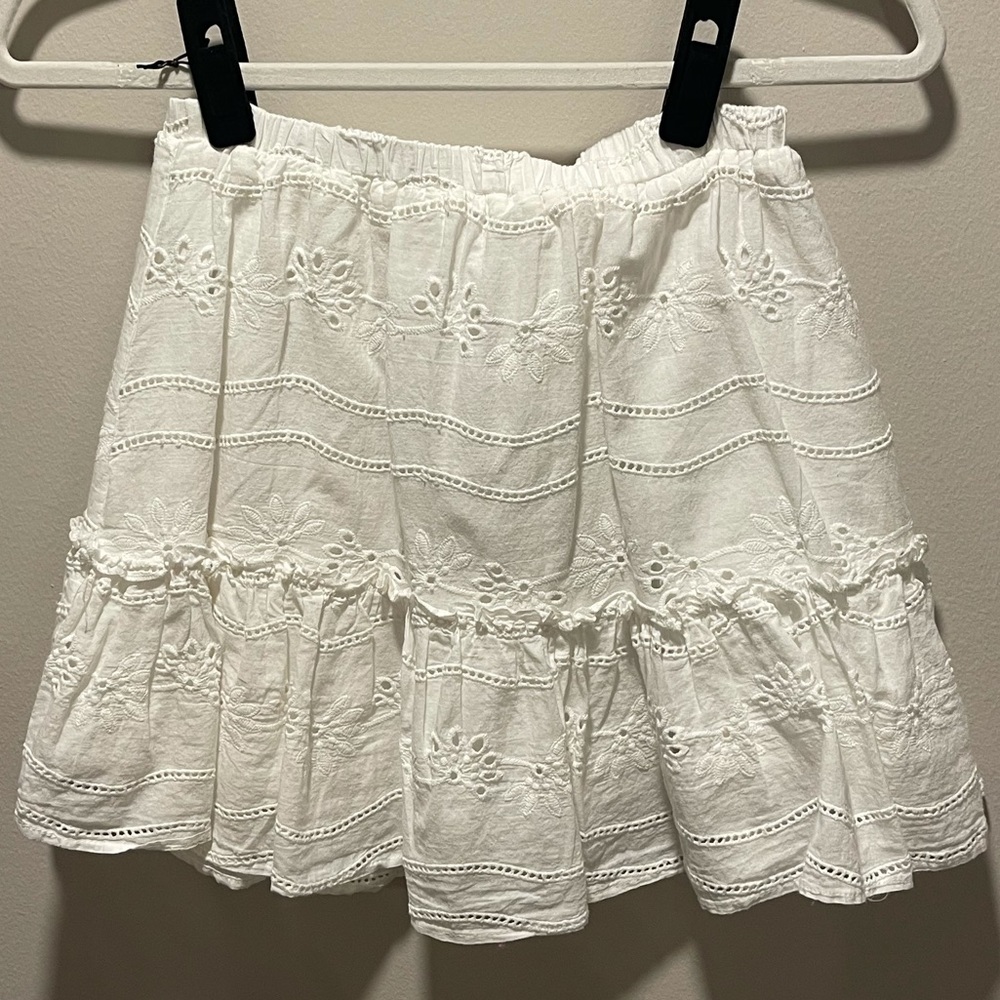 WHITE RUFFLE MINI